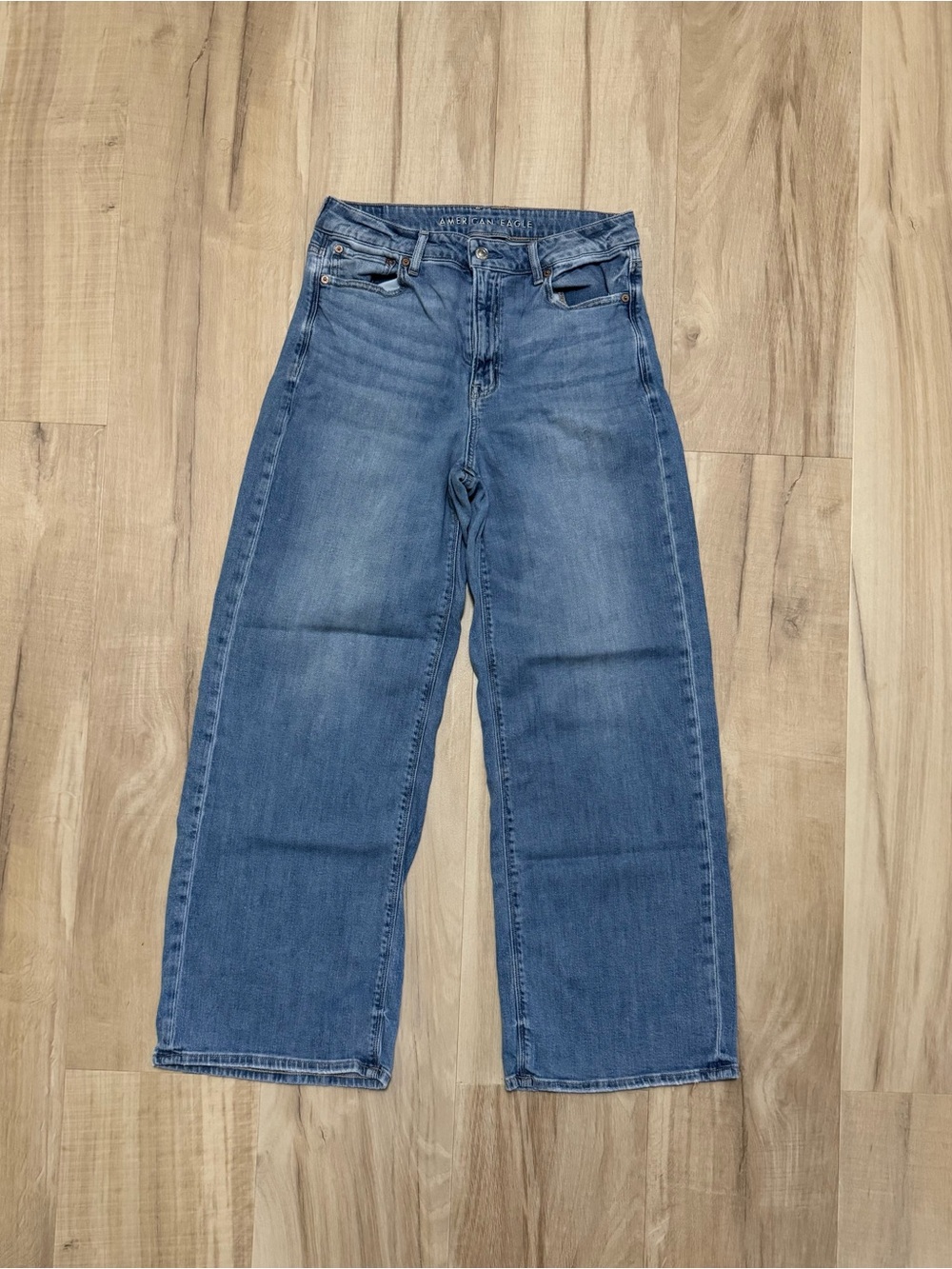 American Eagle Outfitters Relaxed Straight Jeans in Medium Blue Wash